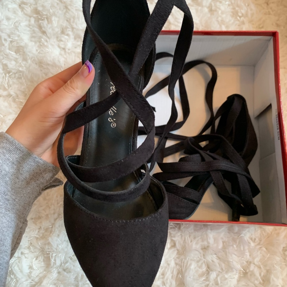 Black lace up heels - Picture 4 of 5
